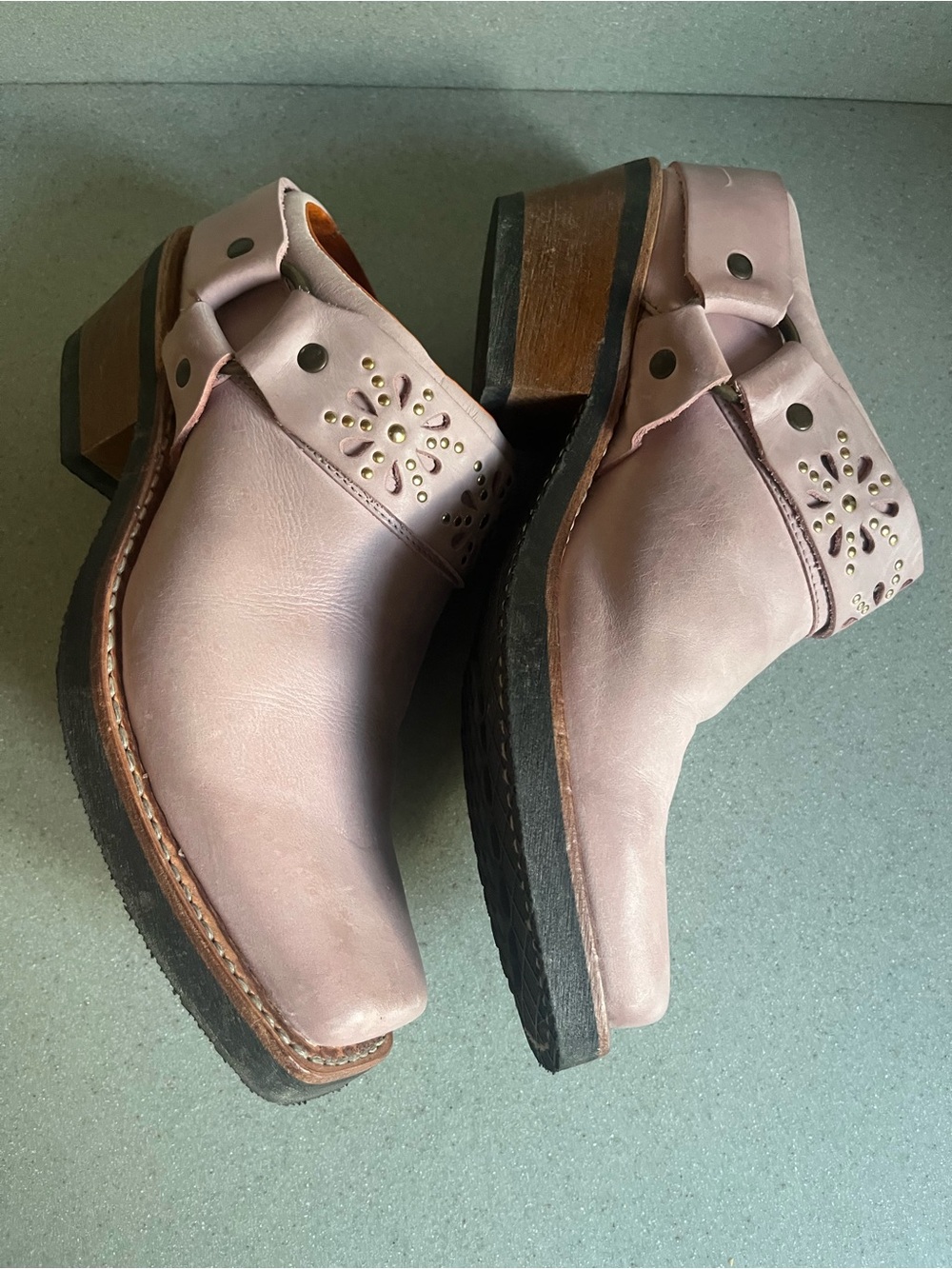 Frye Women's Blush pink Studded Ankle Booties Sz 7.5-8 - Picture 5 of 11